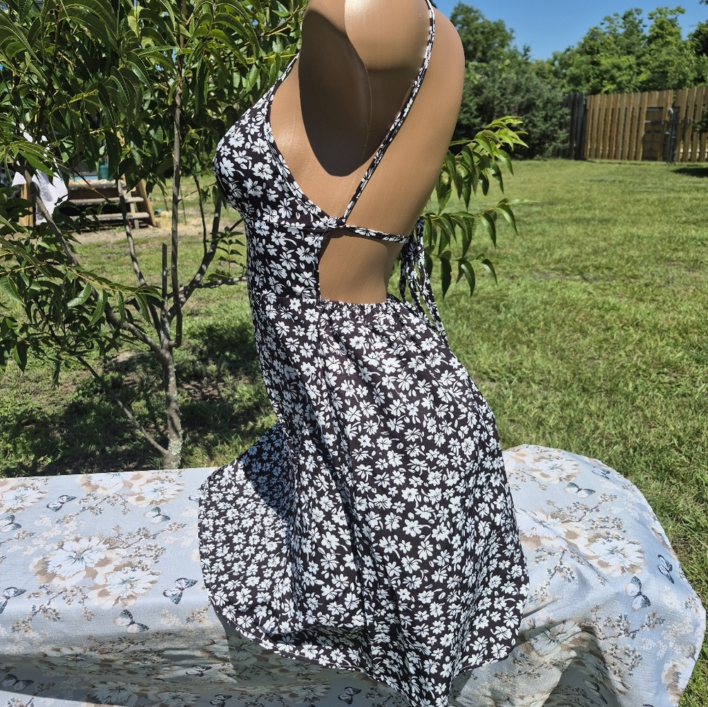 Black and White Floral Dress LOOK AT THE BACK OF THIS ONE! - Picture 10 of 14